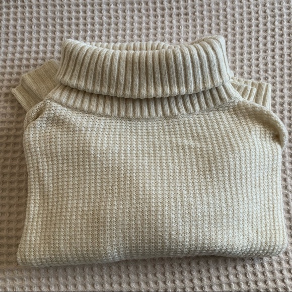Something Navy Cream Turtleneck - Picture 6 of 7